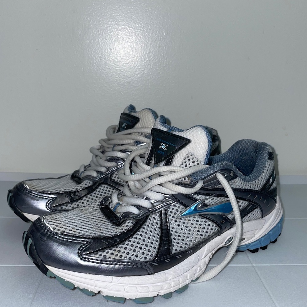 Brooks adrenaline gts size6